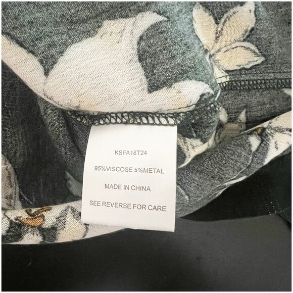 Knot Sisters Orchid Floral Button Front Shirt Short Sleeve Green Size Medium NWT - Picture 9 of 11